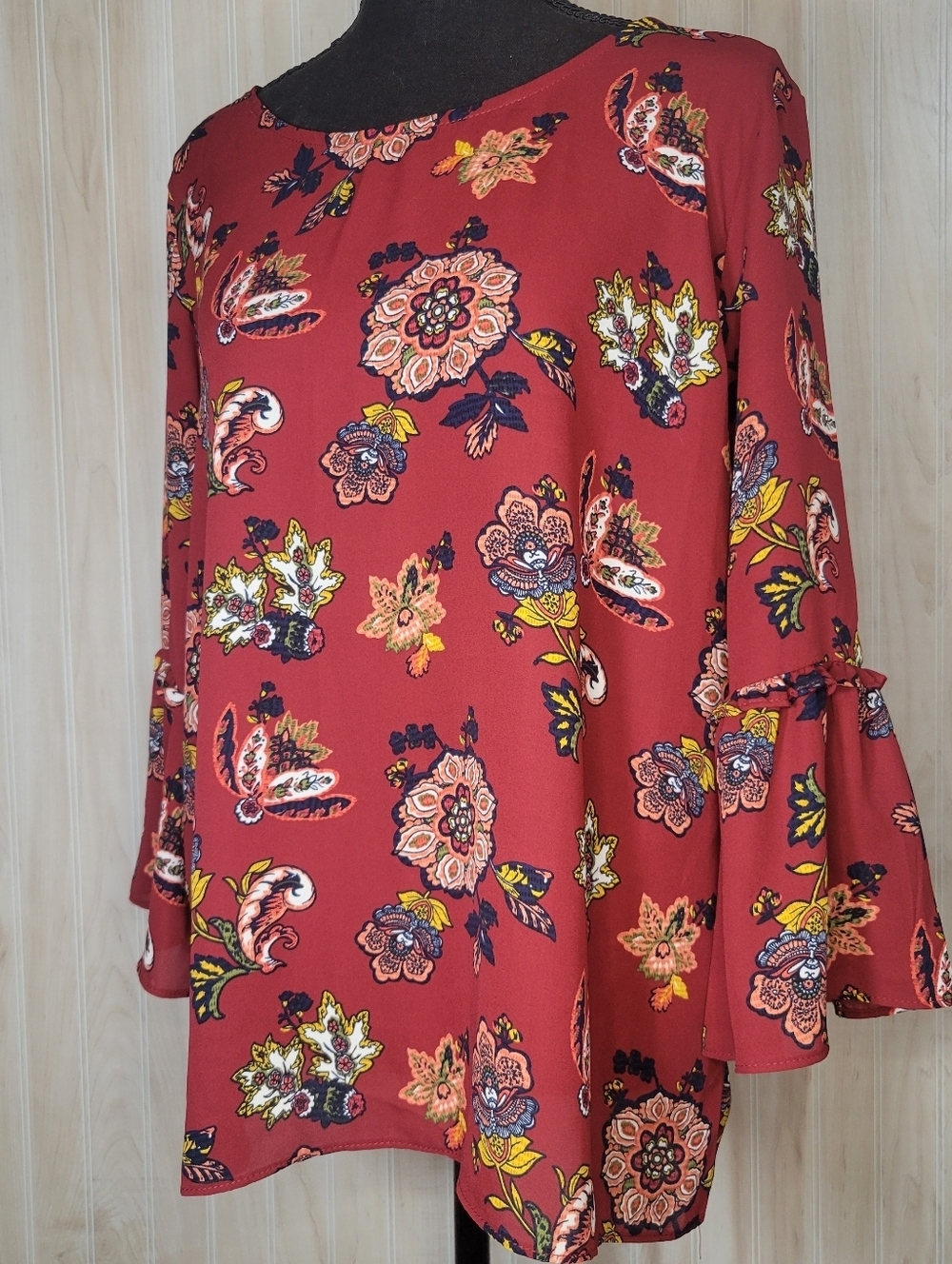 Candies Deep Red Floral Top Sz Lg